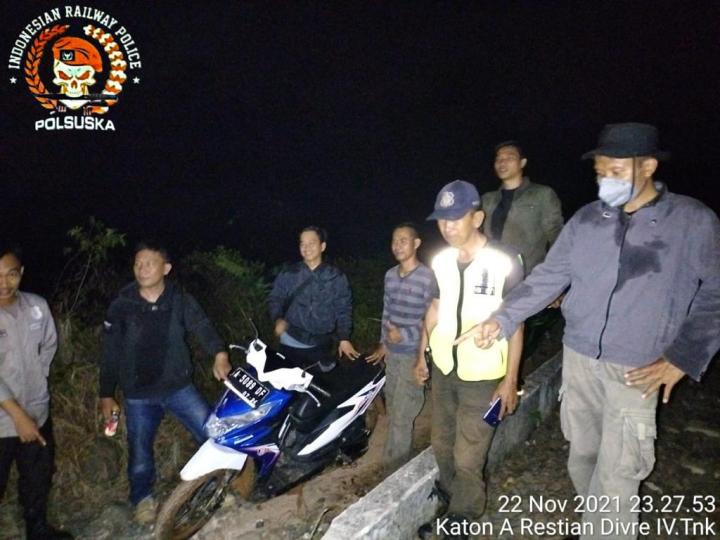 Unit Pam Wilayah B dibantu Polisi Khusus Kereta Api Gagalkan Pencurian Rel
